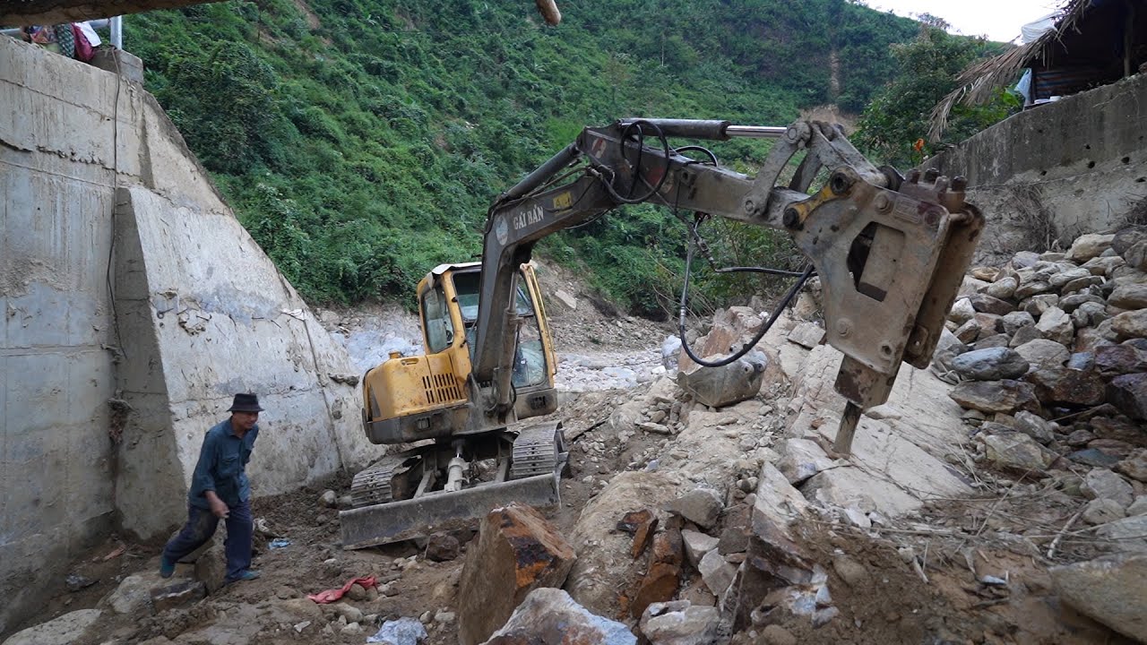 Xây 2 nhịp cầu Chống Chơ ( T28 ) | Căng đào móng nhịp cầu số 2 gặp đá liền khối búa đục không nổi