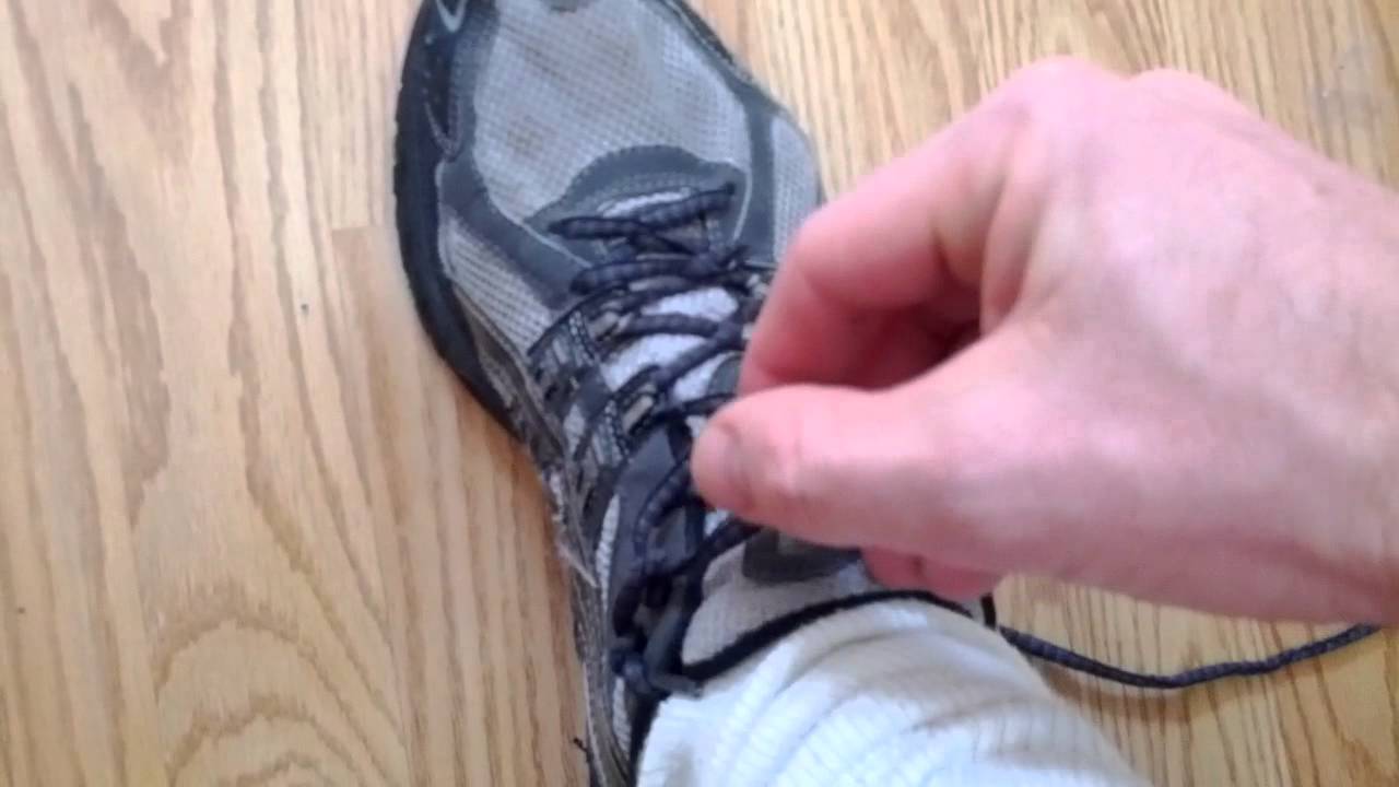 The tightest one handed shoe tying technique.