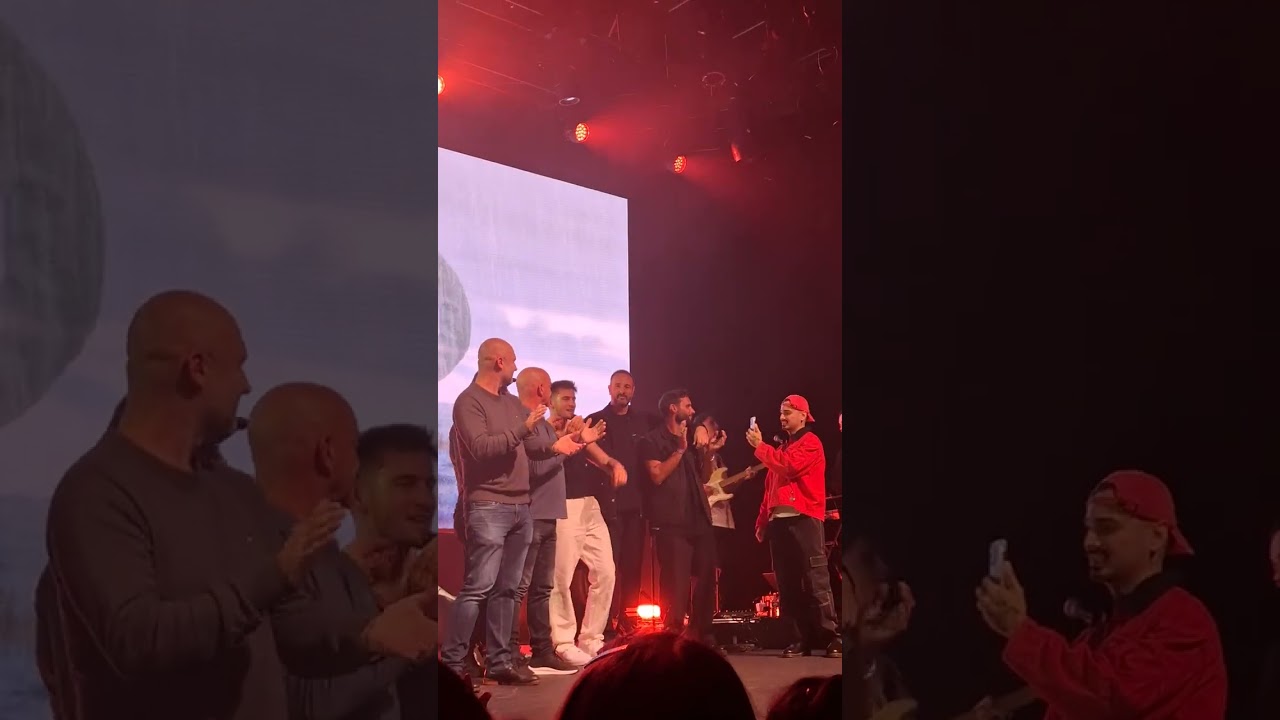 @JulienLiebOfficiel Naufragé avec toutes son équipe sur scène . A la cigale le 24 septembre 
