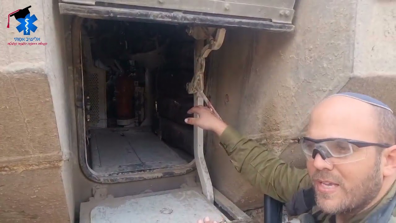 הכנסת פצוע לטנק מרכבה