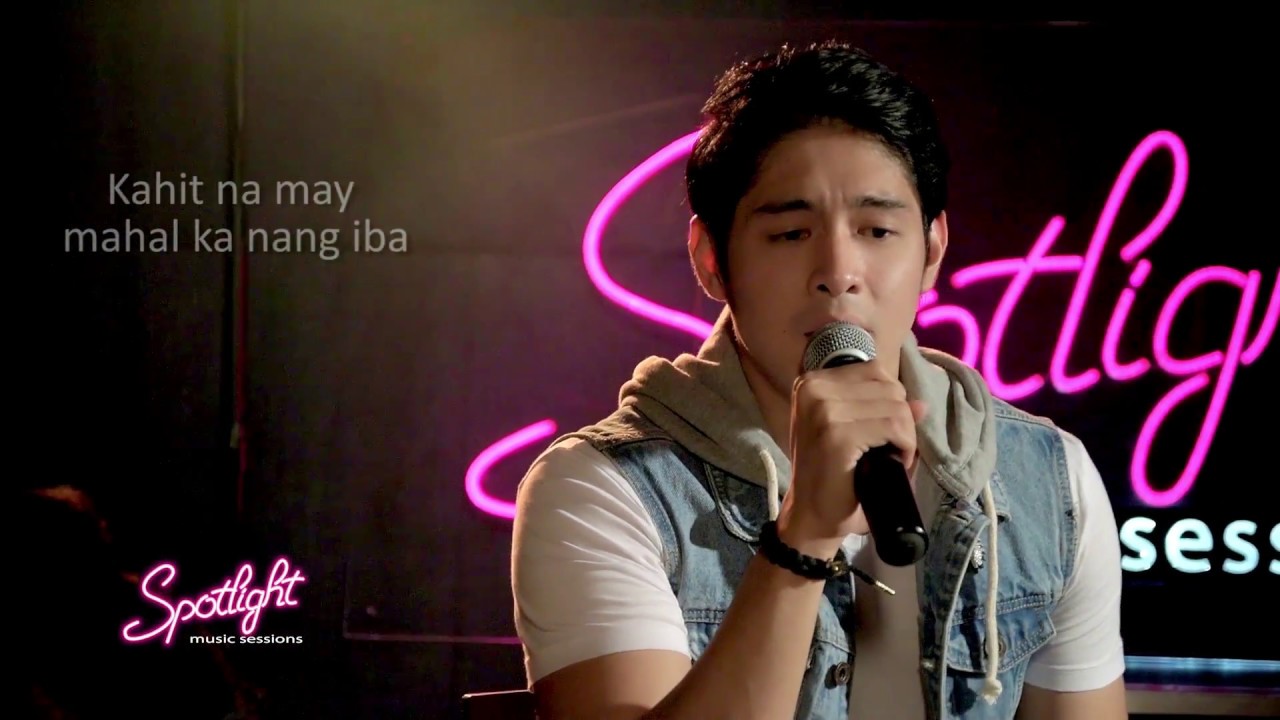 Jeric Gonzales performs 