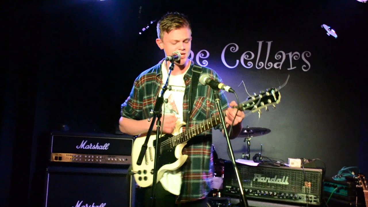 Jay Saunders - Crying Lightning L!VE (Arctic Monkeys Cover)