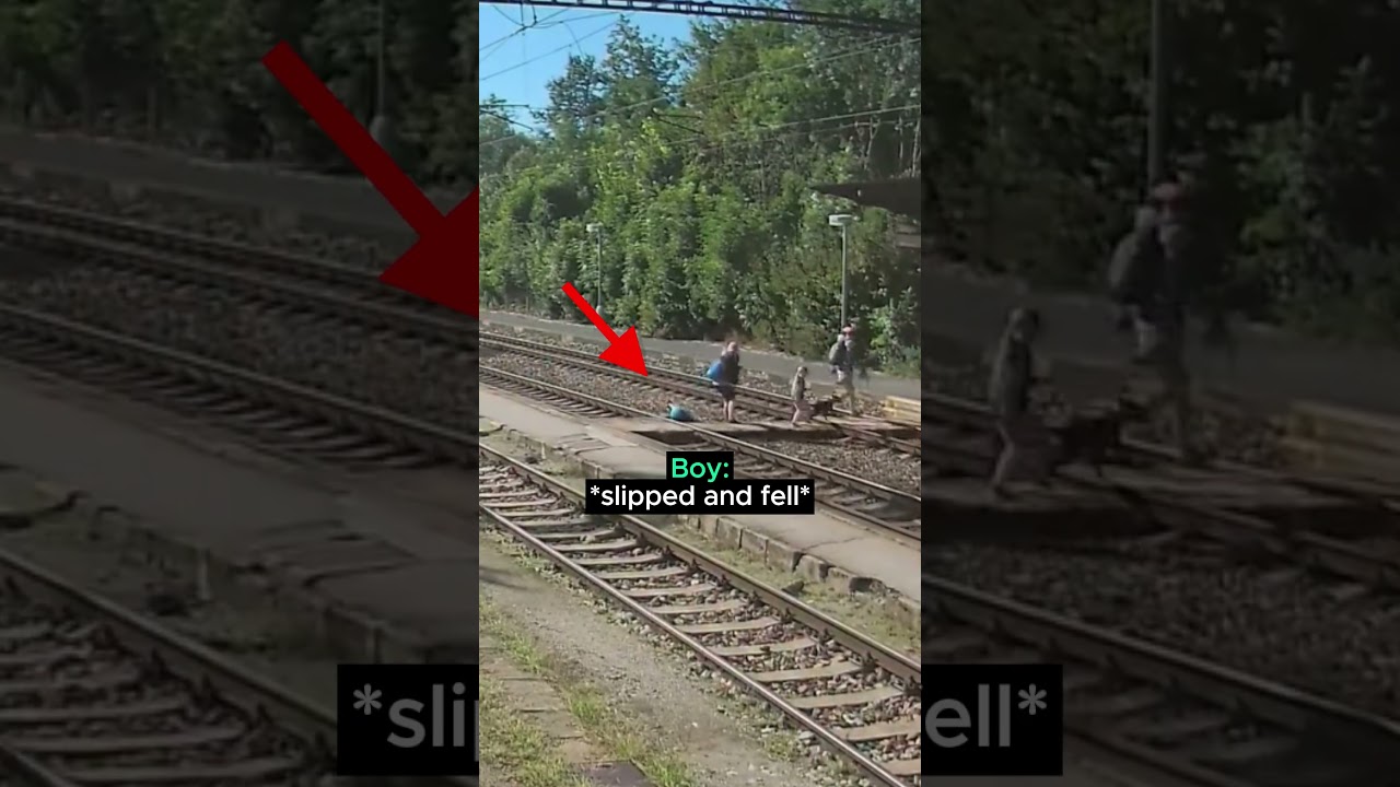 Don't walk on the rails 😱 (via jaryn jarin)