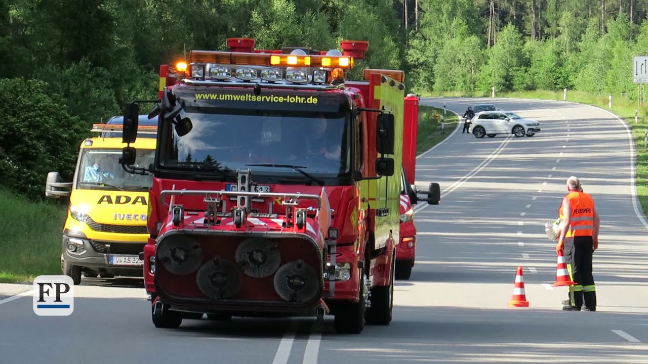 Kollision zwischen Tesla und Seat: Drei Tote bei Unfall nahe Aue