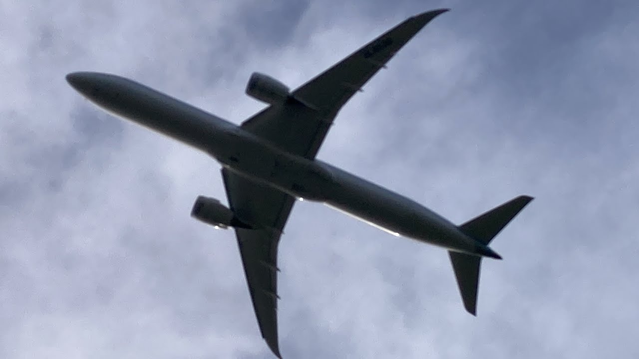 15 Minutes of LOUD Departures at YVR