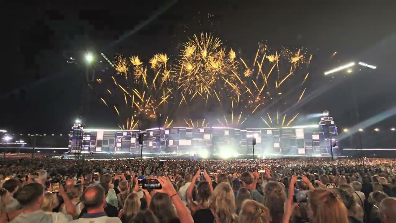 Adele in München - Someone like You + Rolling in the Deep + Fireworks (August 9, 2024)