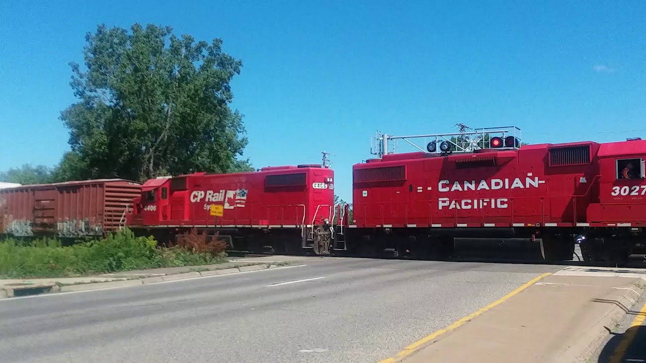 Cp local shoving car on the withrow sub at Lexington ave in shoreview