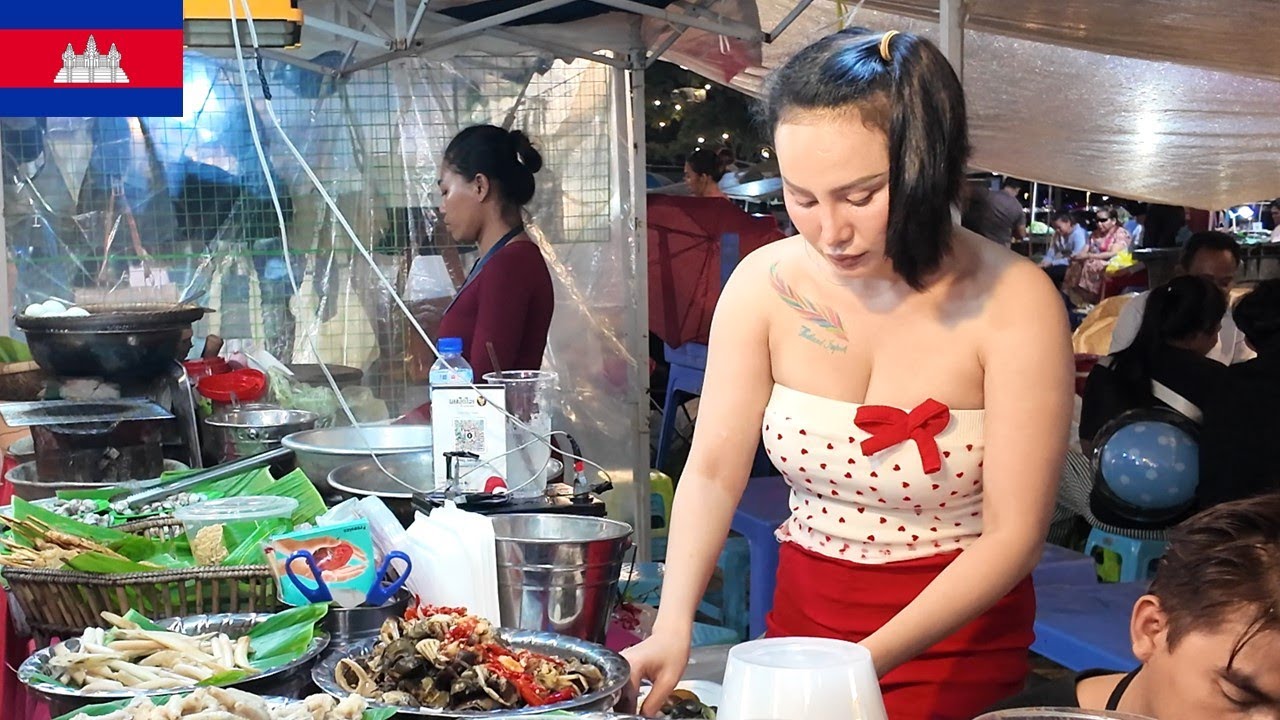 🍢 Best Street Food at Phnom Penh Riverside - Cambodian Food Tour 2025 🇰🇭
