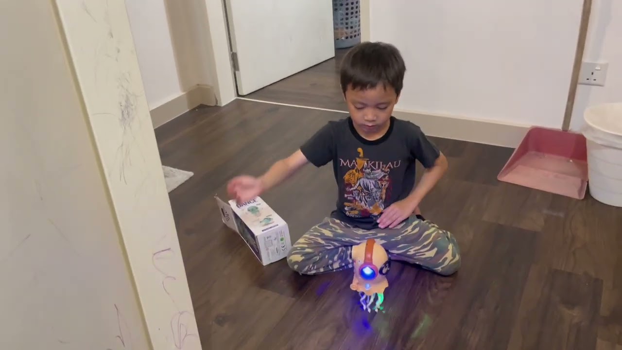 How jellyfish dance (toy jellyfish)
