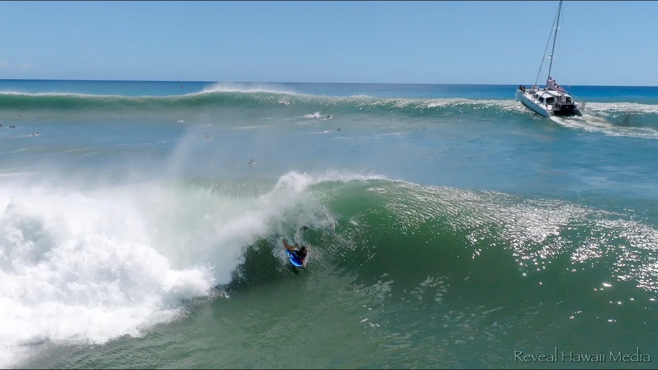 Surfing Ala Moana Bowls 🔥(August 21, 2022)   4K