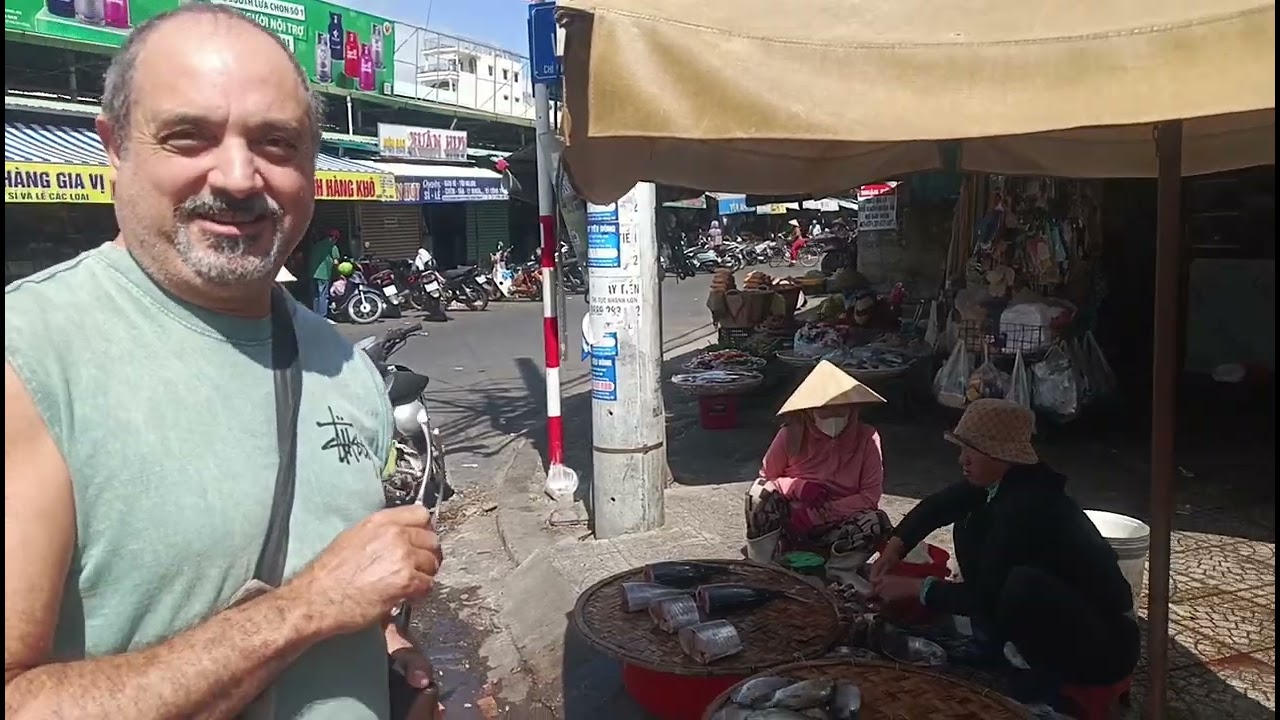 Vietnam Nha Trang Picnic is Seafood Barbecue (Seafood BBQ) 