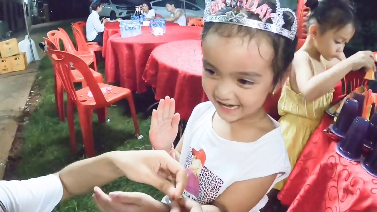 สองอ้ายน้องพาใปงานวันเกีดลูกสาวแบกือ น้องนิตต้า ນາງນອ້ຍມາວັນເກີດນ້ອງນິດຕ້າລູກສາວແບກື