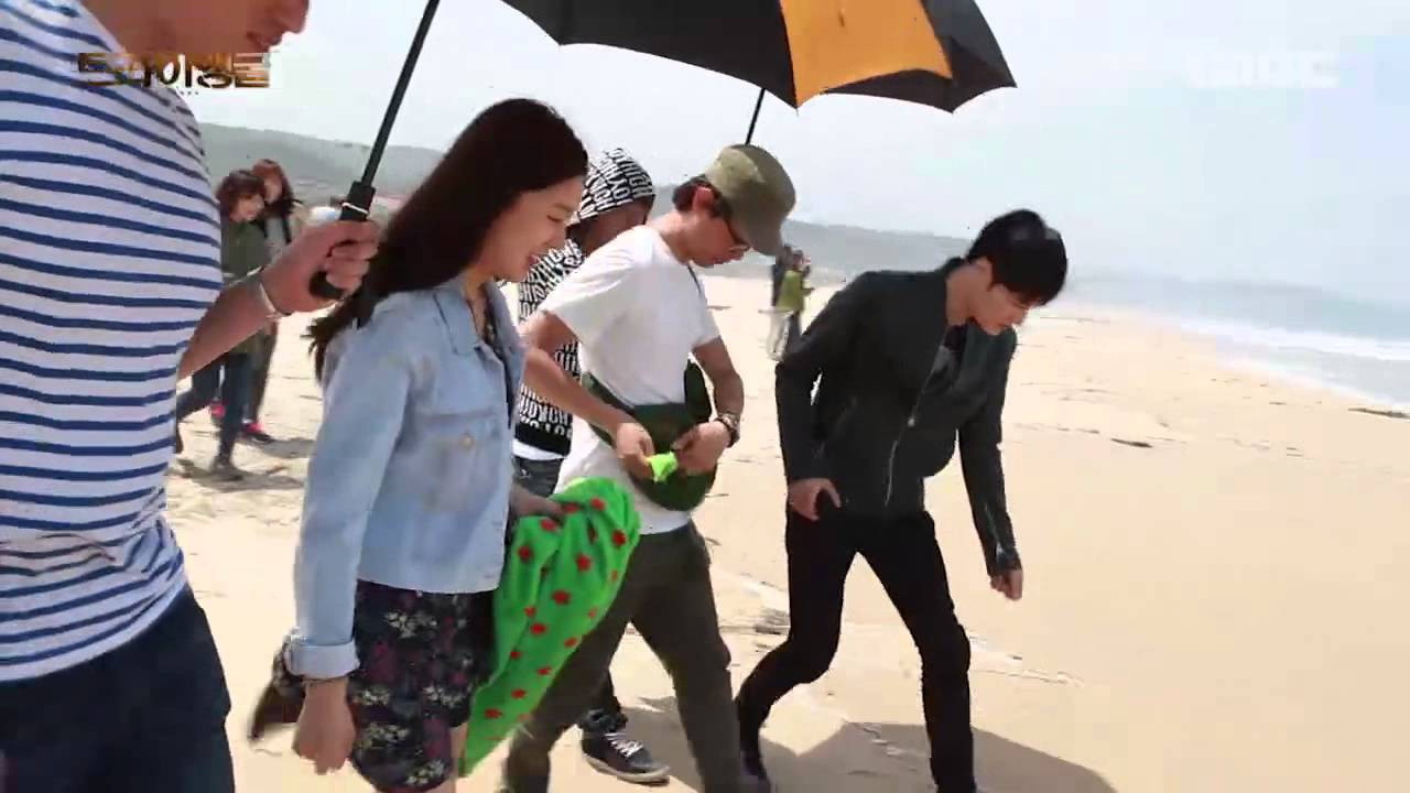 DalHee beach scene BTS 트라이앵글