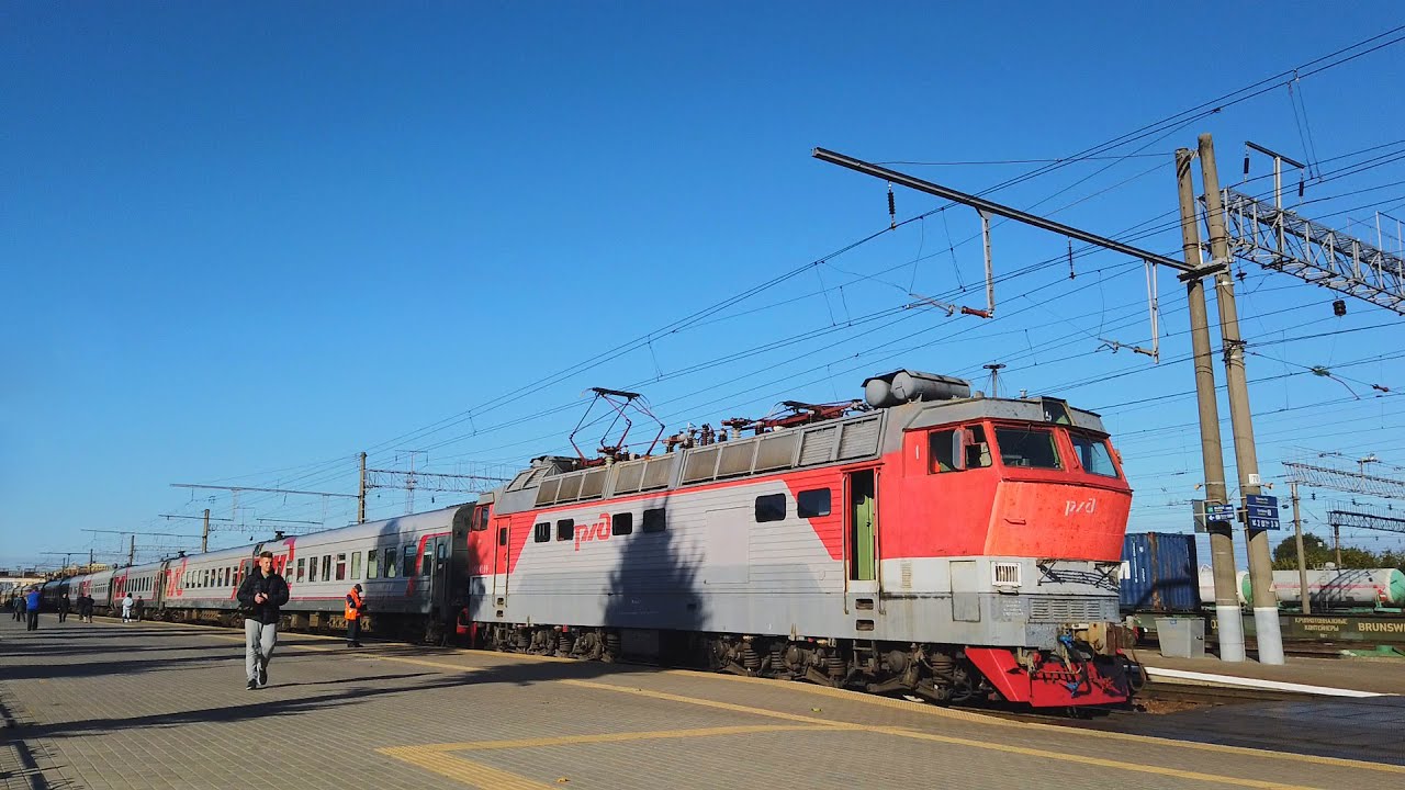 Пассажирские электровозы ЧС4Т-429 и ЧС4Т-559 на станции Орша-Центральная