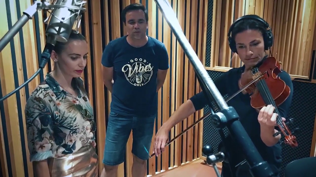 Tandi Flora feat. Varga Judit - Szomor&uacute; vas&aacute;rnap (werkvide&oacute;)