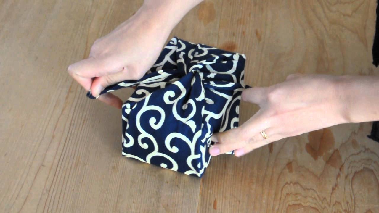 How to tie a Furoshiki for a Bento Box
