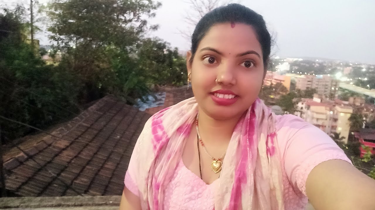 pooja Pal is live