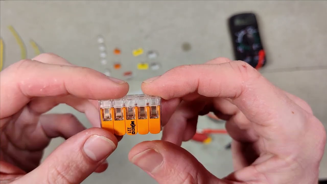 Základní práce s Wago svorkami, kontrolní otvory bez rozebrání a tipy (Elektrika pro začátečníky)