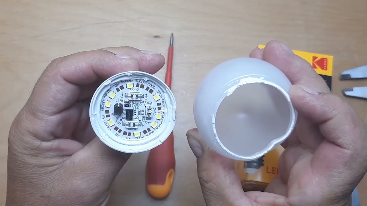 Вскрываем лампу Kodak 9W E27