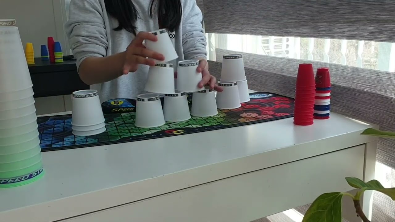 점점 작은 컵으로 스태킹 기록은????