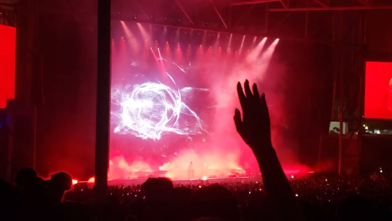 Smiley ft. Drake - Over The Top (Live)