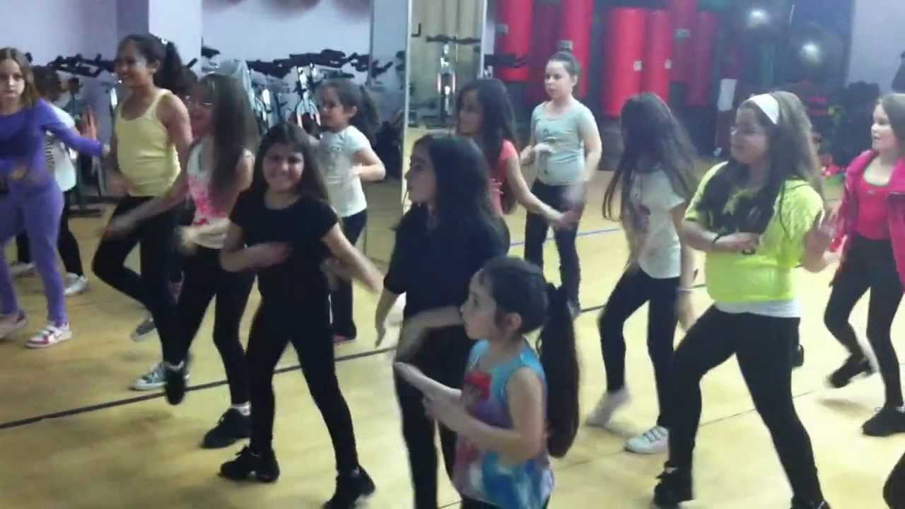 zumbatomic with talia giat - Mohombi Ft Pitbull - Bumpy Ride