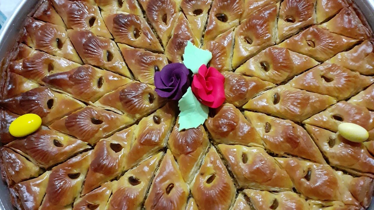 طريقة تقطيع بقلاوة على شكل وردة😍سنيوة  عروسة🤩