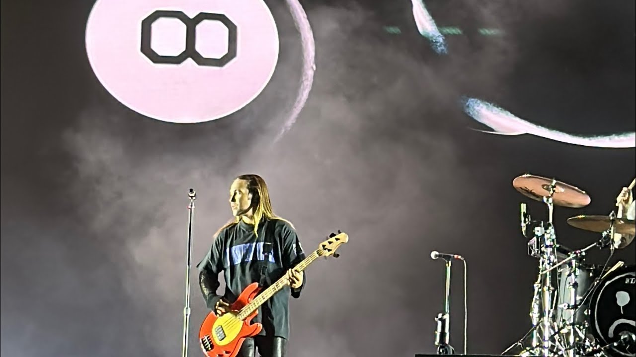 Fall Out Boy - G.I.N.A.S.F.S live at I Wanna Be Tour Curitiba