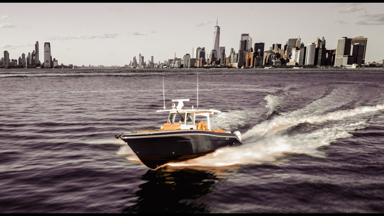 HCB 42 Lujo Walk-Through Video Tour - Center-Console Yacht