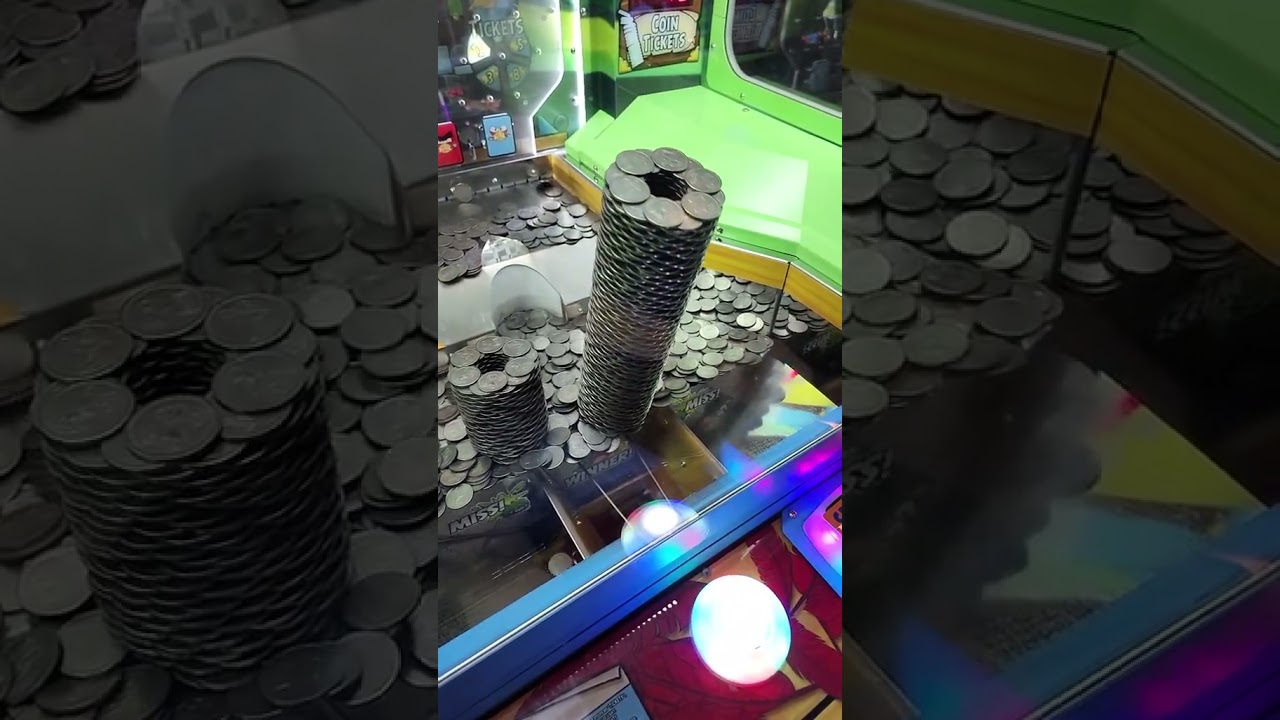 incre&iacute;ble gana jugando m&aacute;quina empuja monedas gana un premio o las monedas que subsecuentente caen