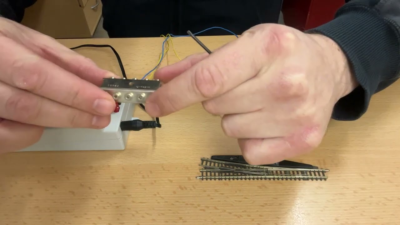 How to operate a Märklin turnout
