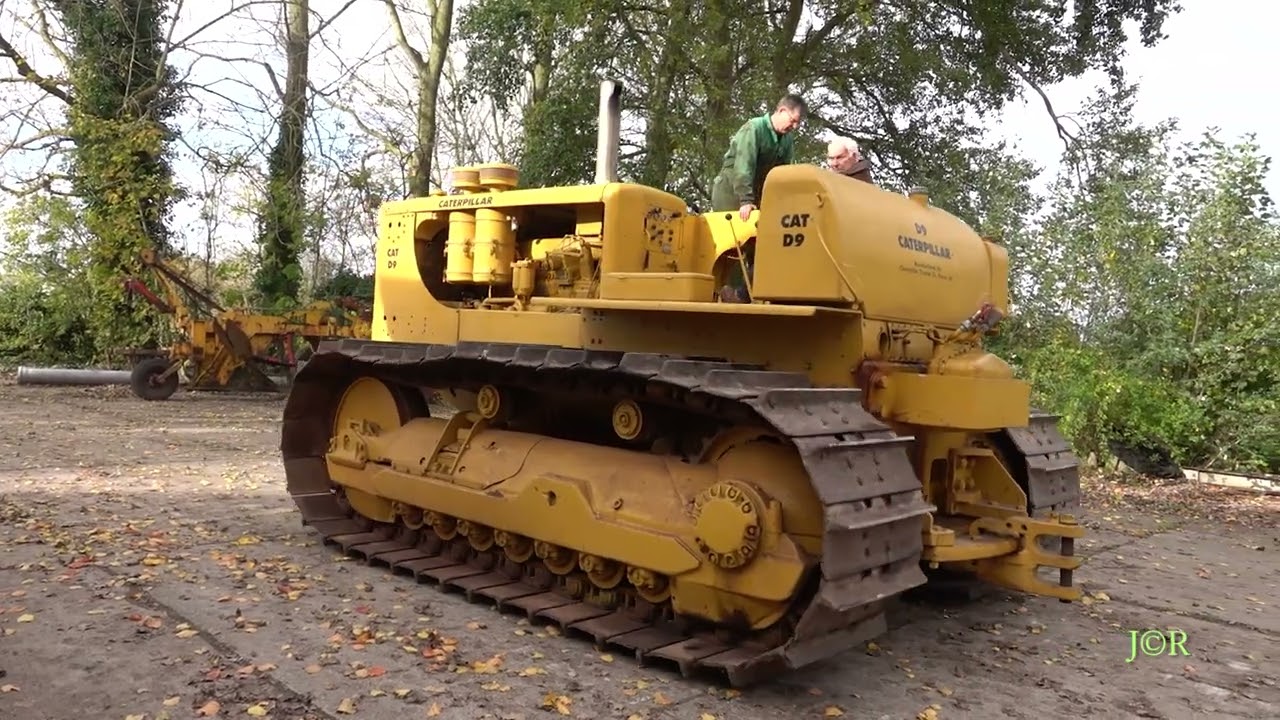 FRITS MIDDENDORP en Auke Alkema Uithuizen, starten Caterpillar D9E, 11-2024. Rijksdienst. Vintage