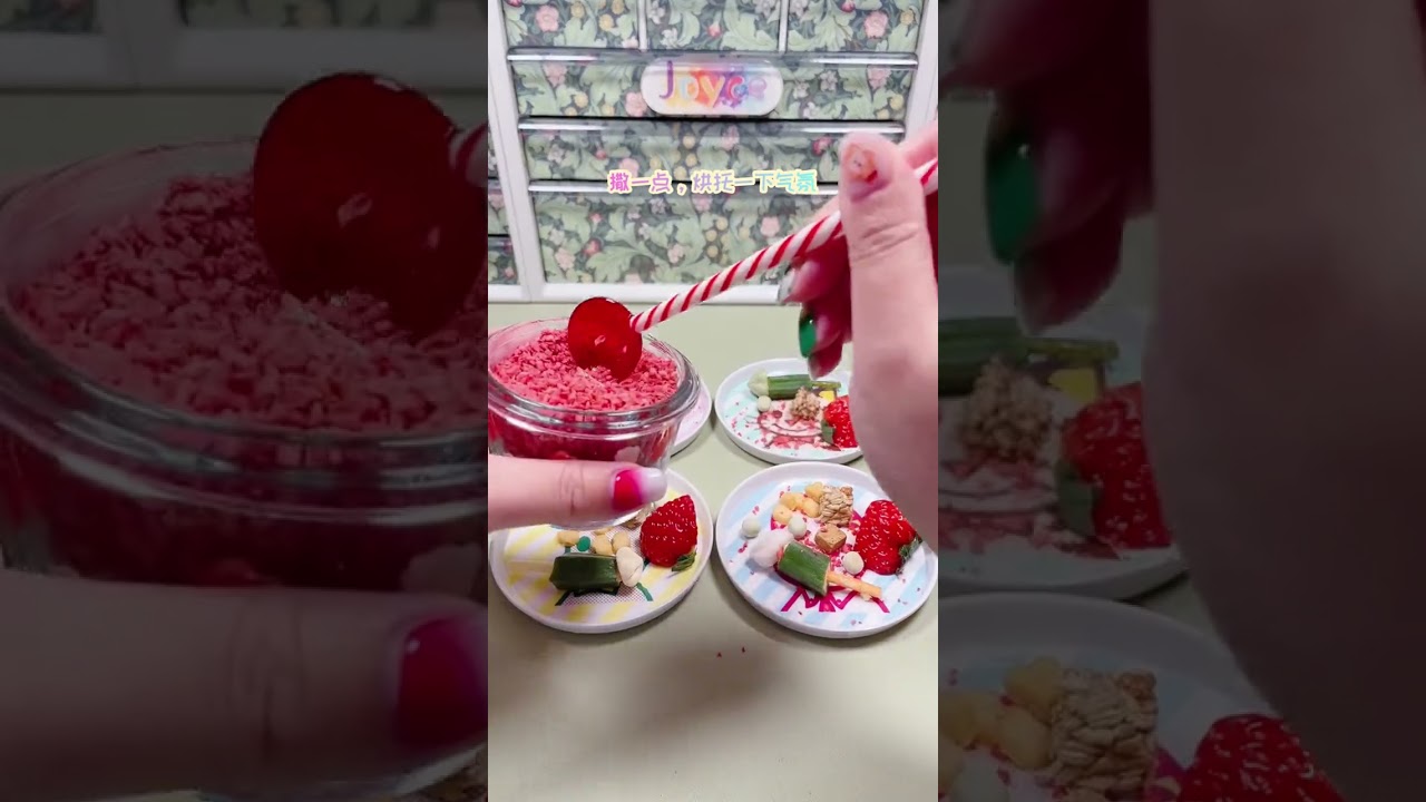 🎄🎄今年圣诞不搞大的了，家里都是小胃口的崽崽，弄个火箭筒吧，意思意思～🔔🎅 #joyce仓鼠 #养鼠日常分享 #宠物吃货  #萌宠 #德文卷毛猫 #肥尾沙鼠 #仓鼠 #圣诞餐