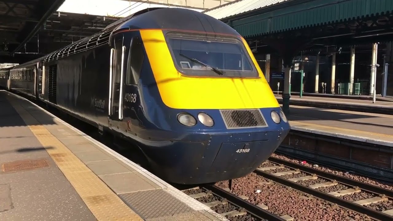 Trains at Edinburgh Waverley 01/09/21