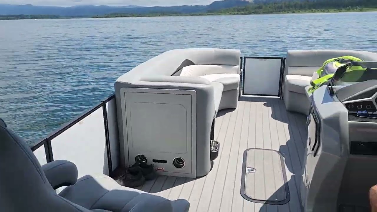 New 2022 Manitou 25' Encore Tri-Toon Boat With A Mercury Verdo 300hp Motor Review