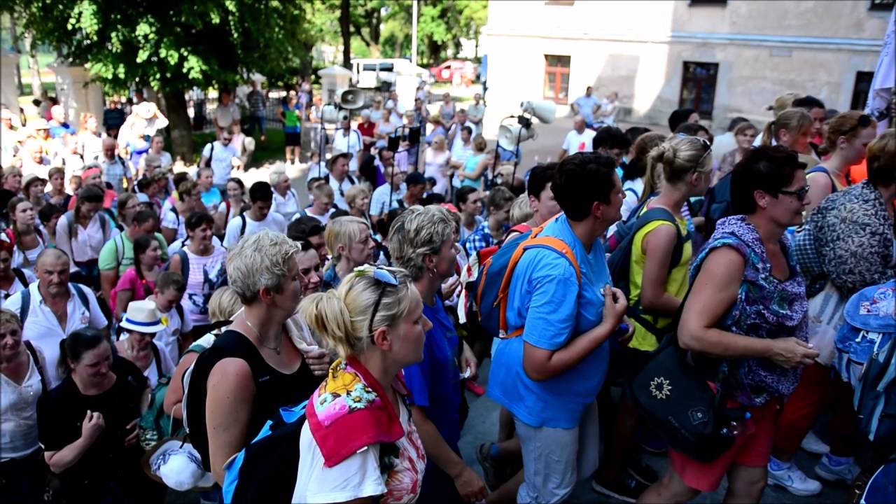 Różanystok 2016. Wejście pielgrzymów do bazyliki