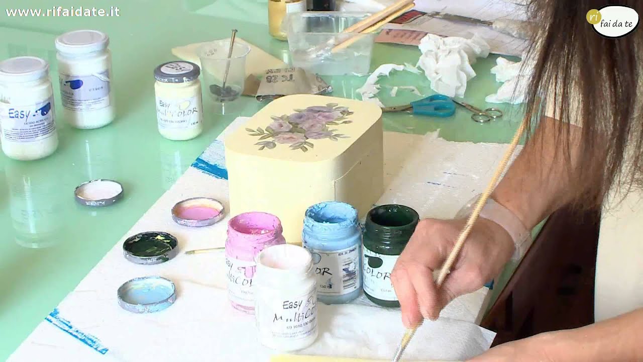 Idee per il decoupage: una scatola che arreda