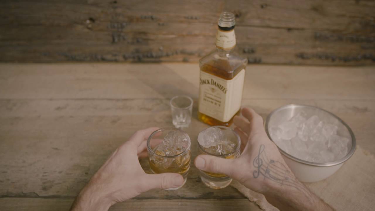 How to serve up the perfect Jack Daniel&rsquo;s Tennessee Honey  over ice