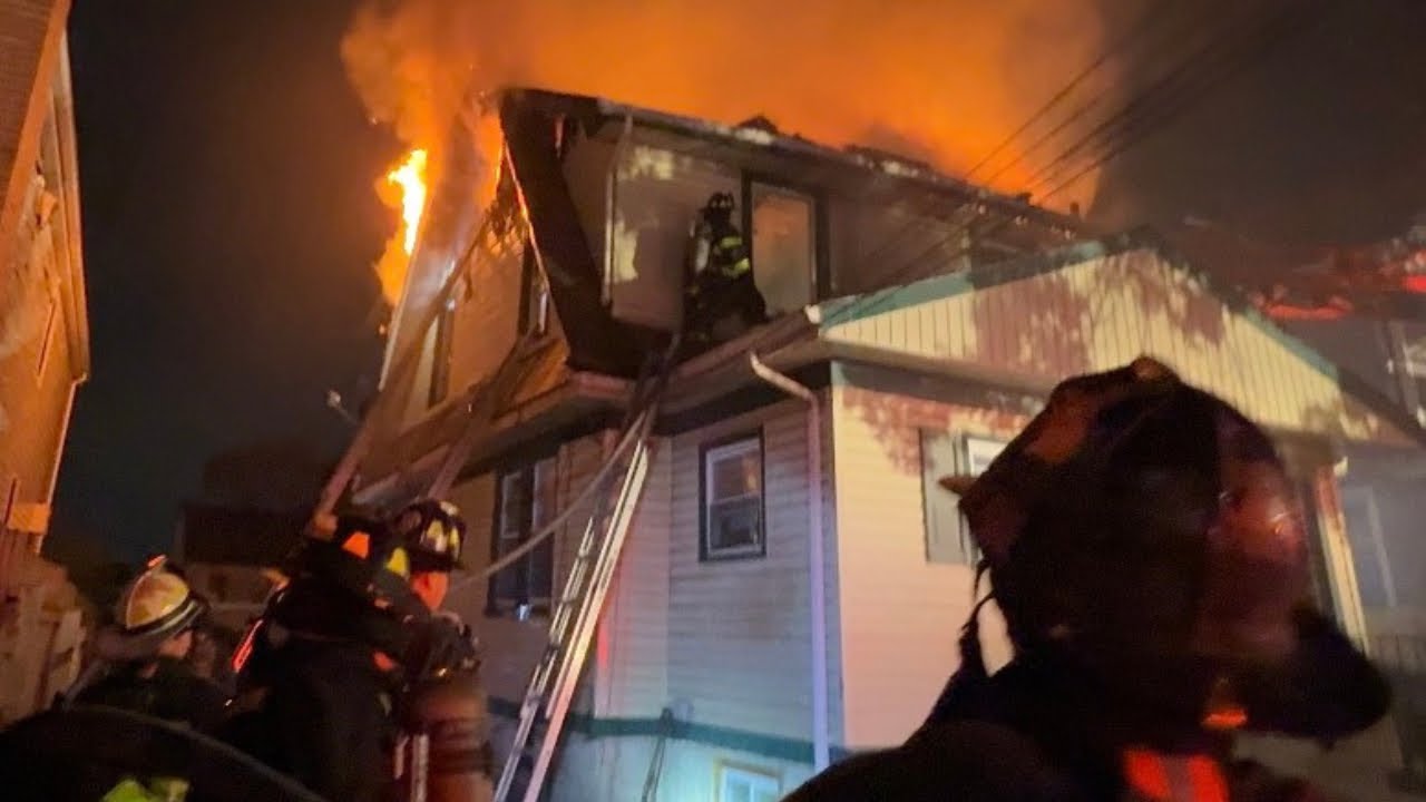 **EARLY ARRIVAL HOUSE FIRE** FDNY Operating at queens All hands 10-75 Box 8633 for an attic fire