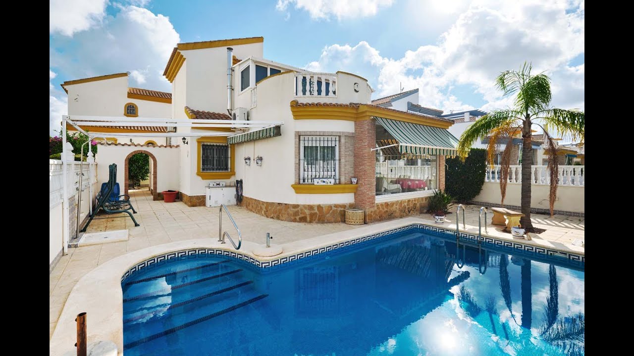 Detached Villa for sale in Pinar de Campoverde