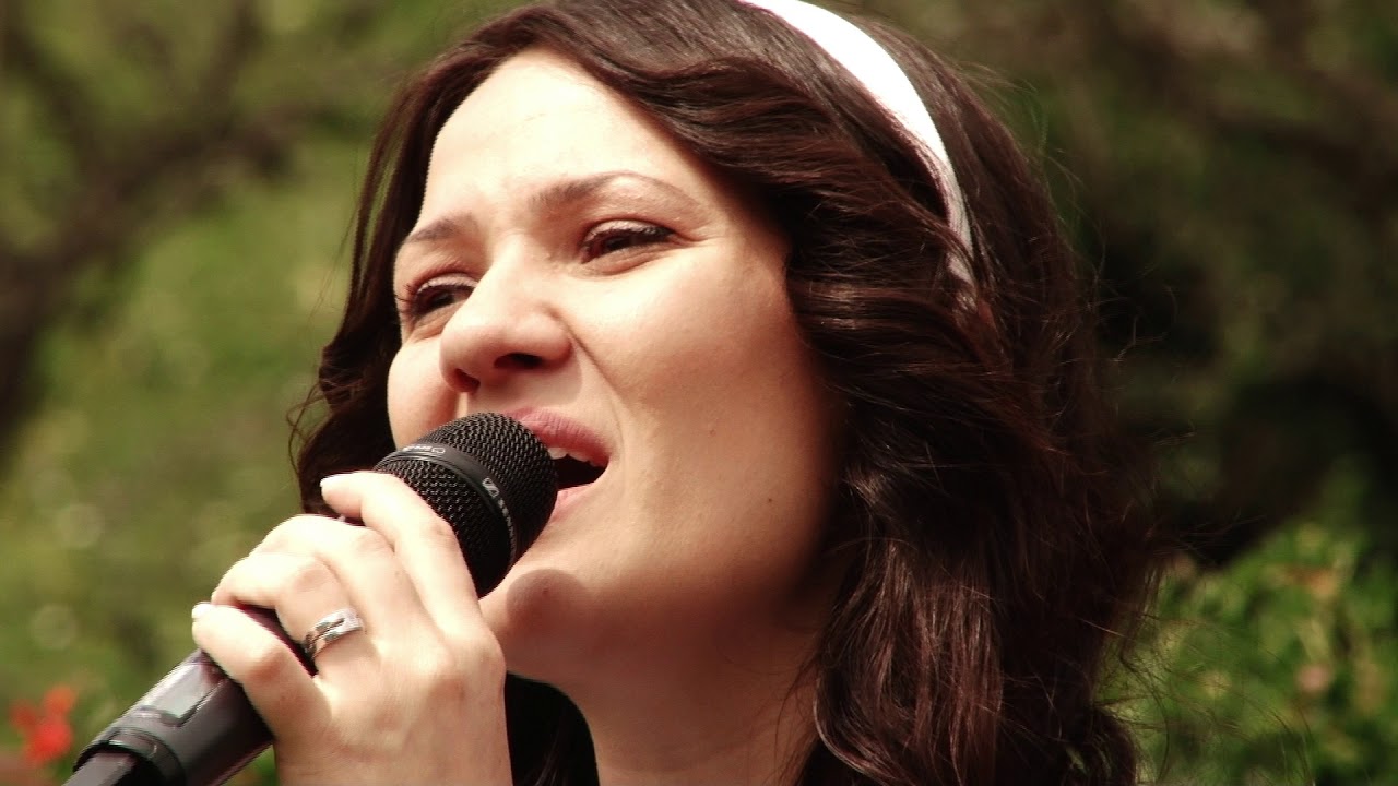 Ești lângă mine - Emma Repede