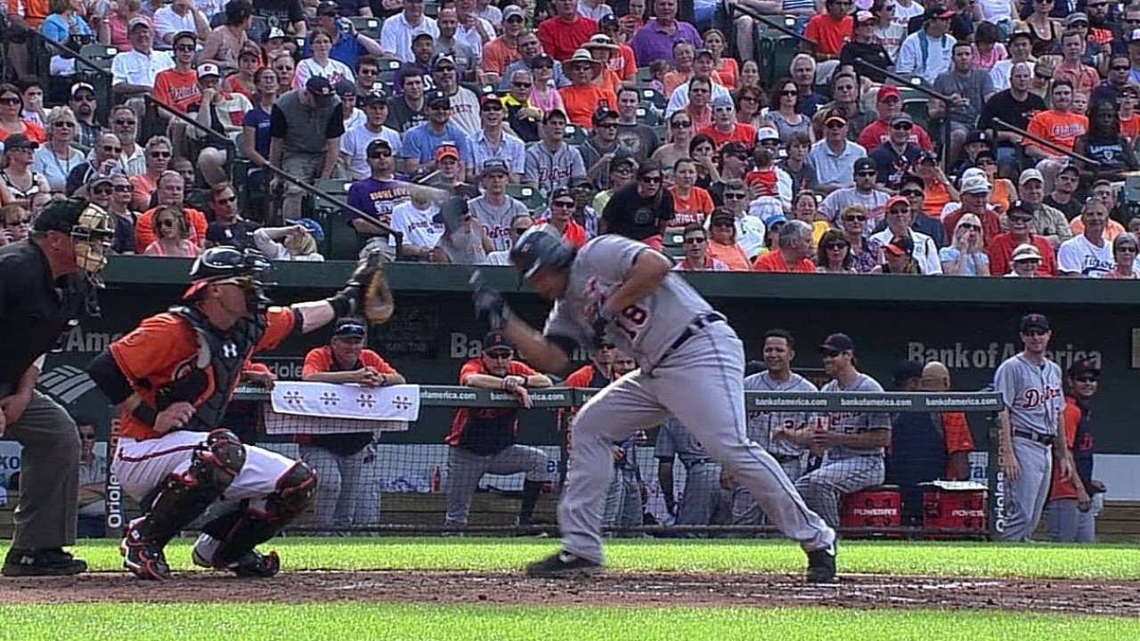 DET@BAL: Tuiasosopo hit on shoulder, Hammel ejected
