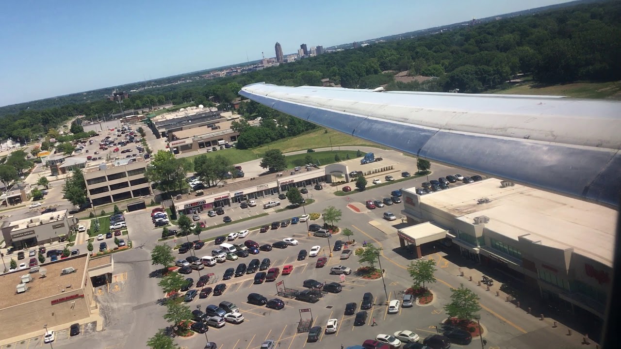 American Airlines McDonnell Douglas MD-83 Landing + Taxi at Des Moines International Airport