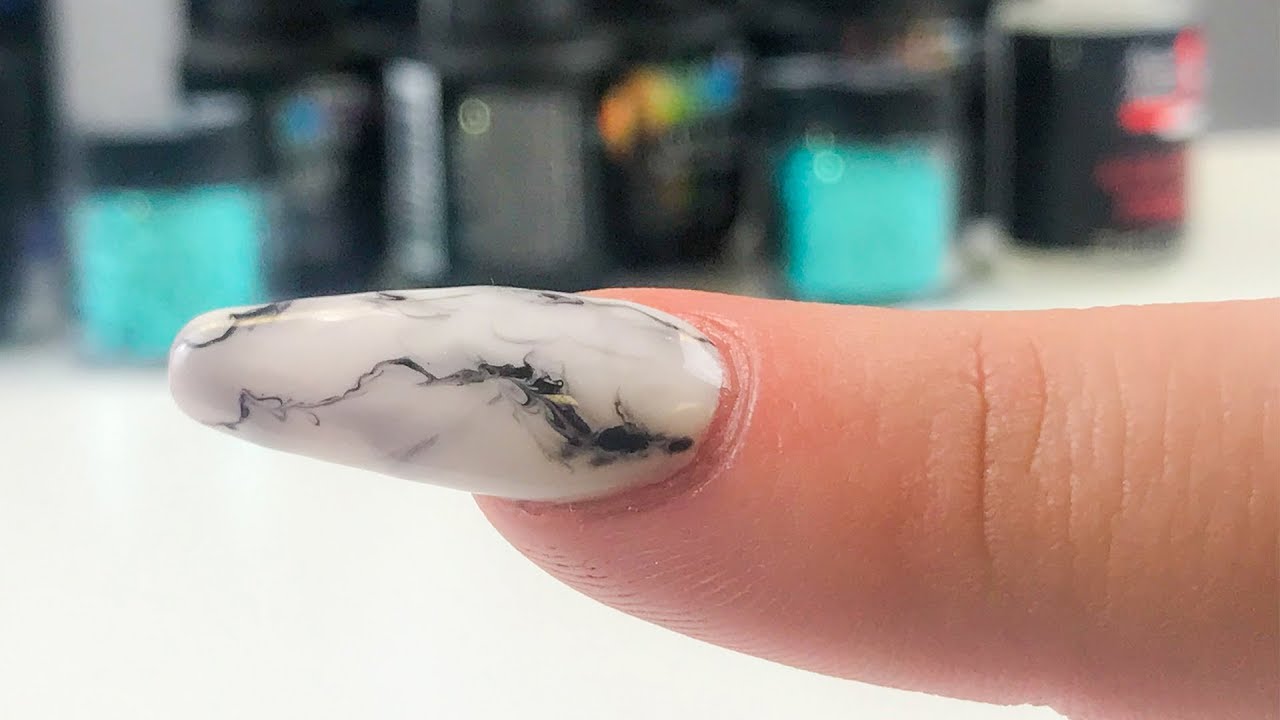 Ongle Ballerine avec Nail Art Effet Marbre Blanc