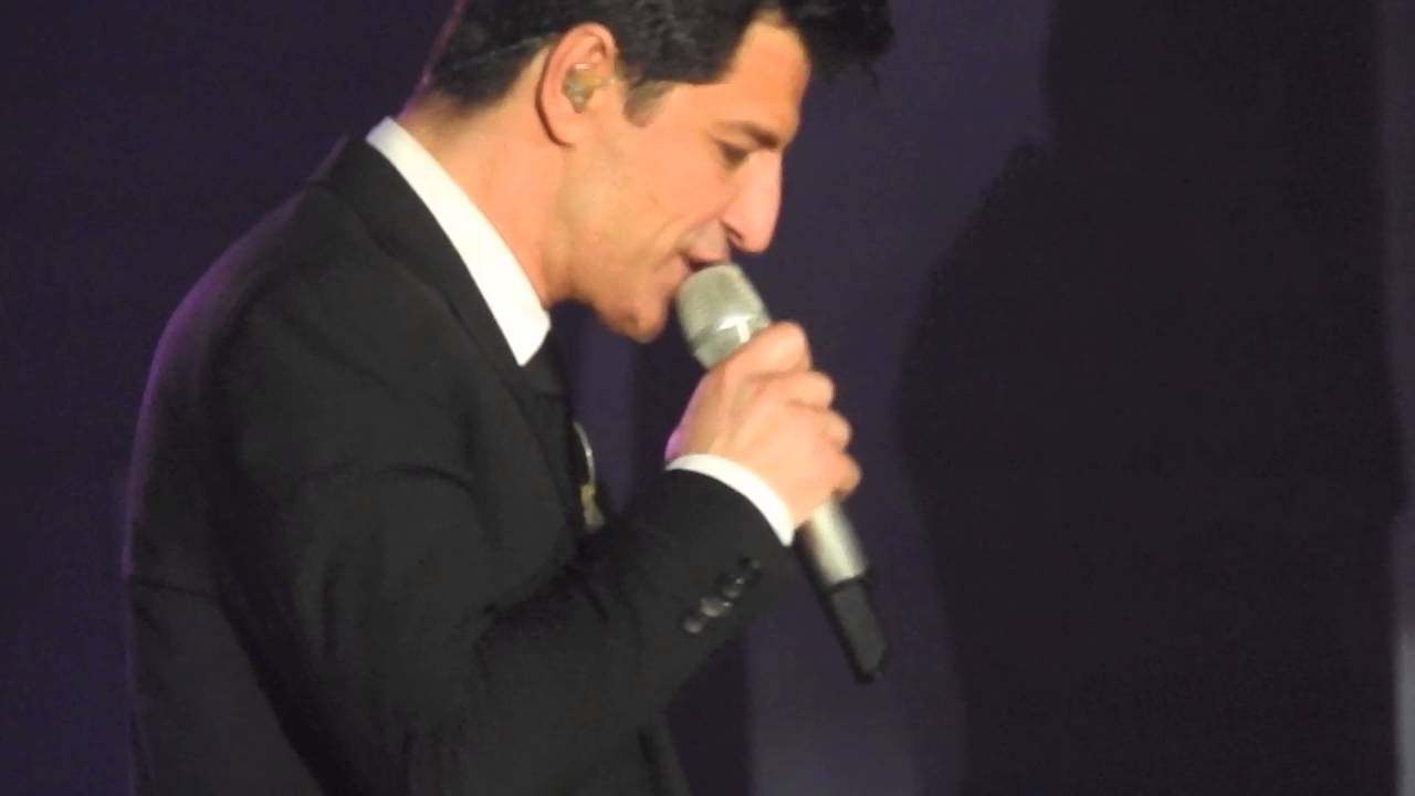 Sakis Rouvas TO FEGGARI PANW8E MOU #ANightToRemember #EstateAthensFinal