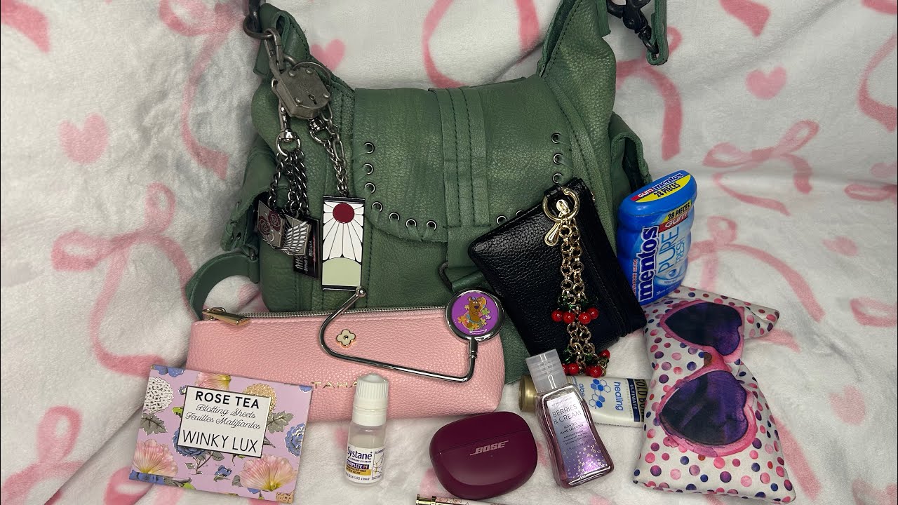 What’s in my Bag👜💚Free People Baby Leigh. 