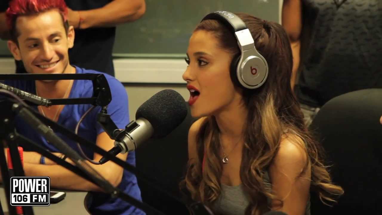 Ariana Grande Sings "The Way" Live On The 
