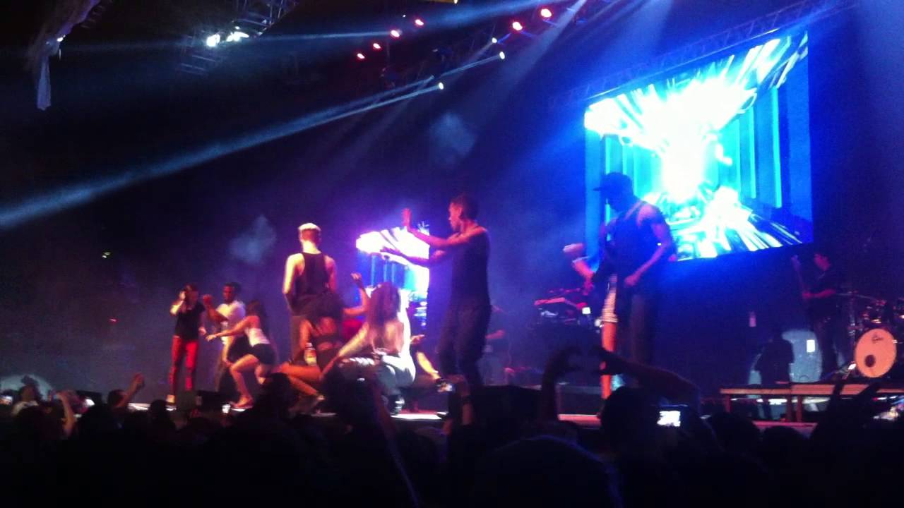 Anitta-Medley Funk(Barra Music 04/09/14)