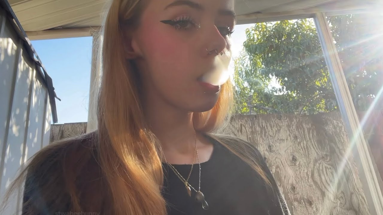 another sunny day, another smoke - stwabeebunny