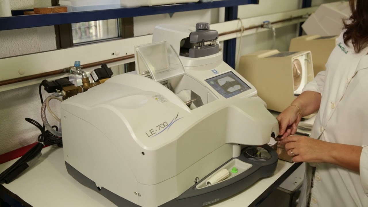 Montaje de progresivo en biseladora automática LE 700